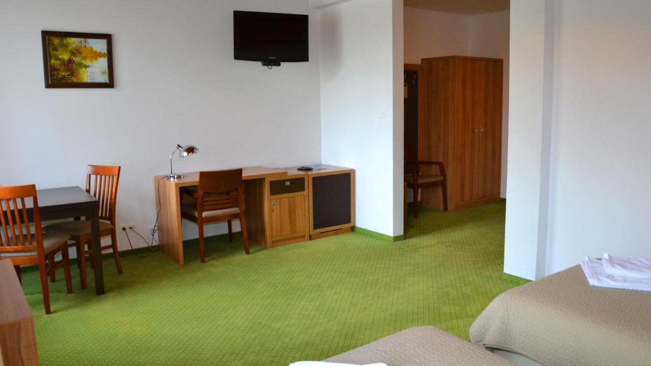 Tawerna Kaper Hotel Iława Kültér fotó