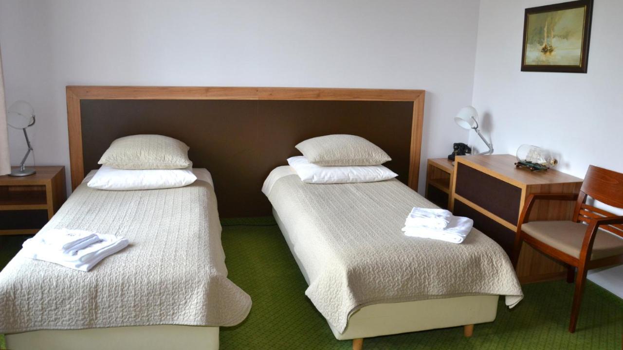 Tawerna Kaper Hotel Iława Kültér fotó