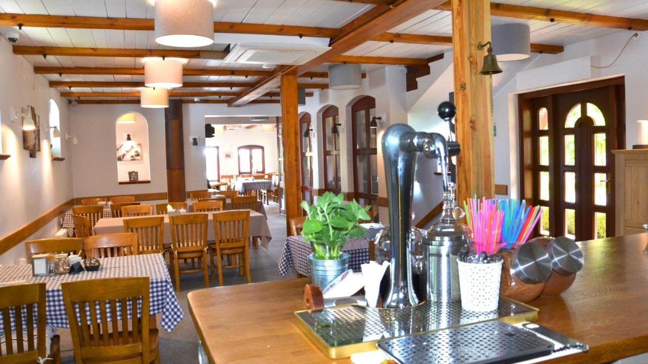 Tawerna Kaper Hotel Iława Kültér fotó