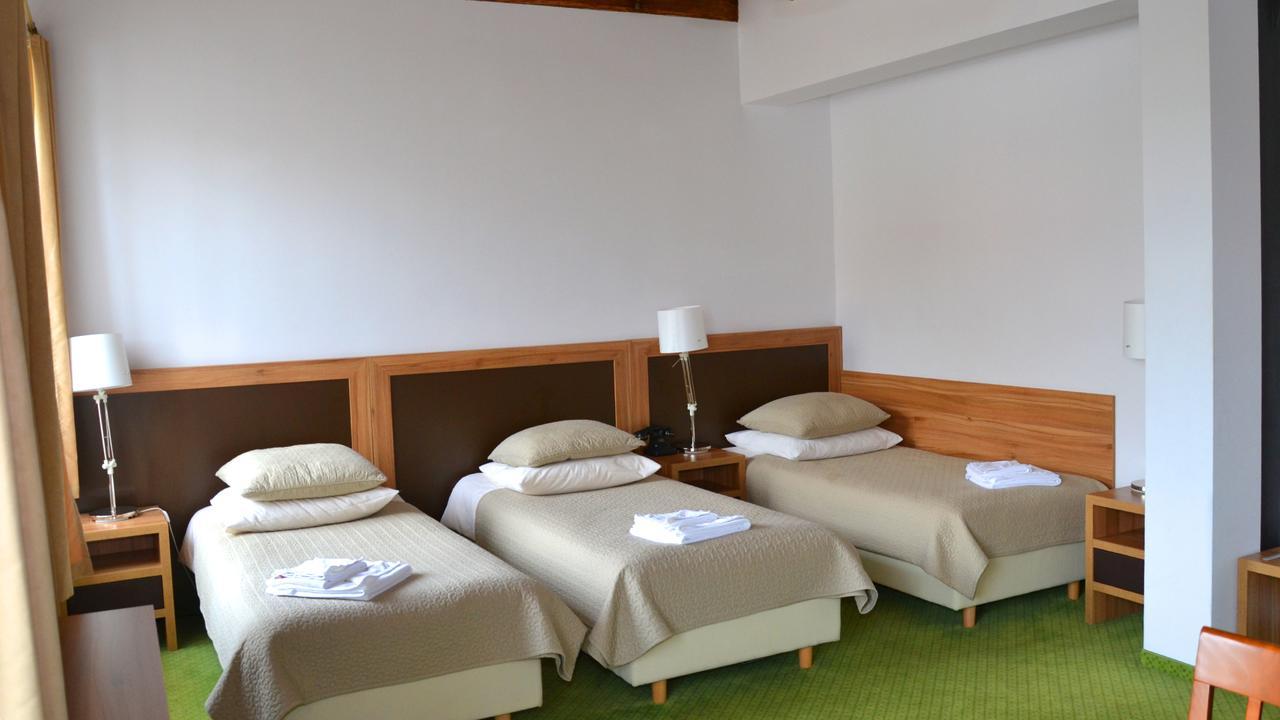 Tawerna Kaper Hotel Iława Kültér fotó
