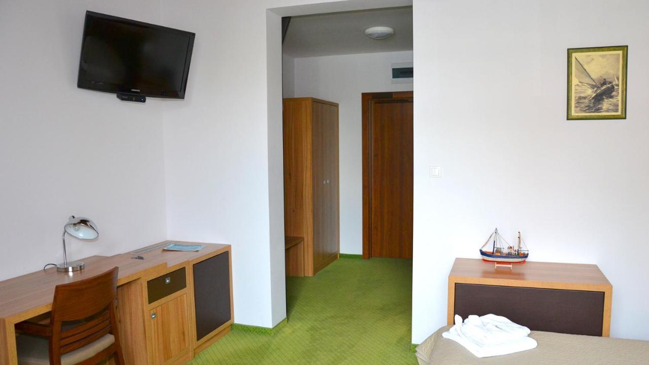 Tawerna Kaper Hotel Iława Kültér fotó