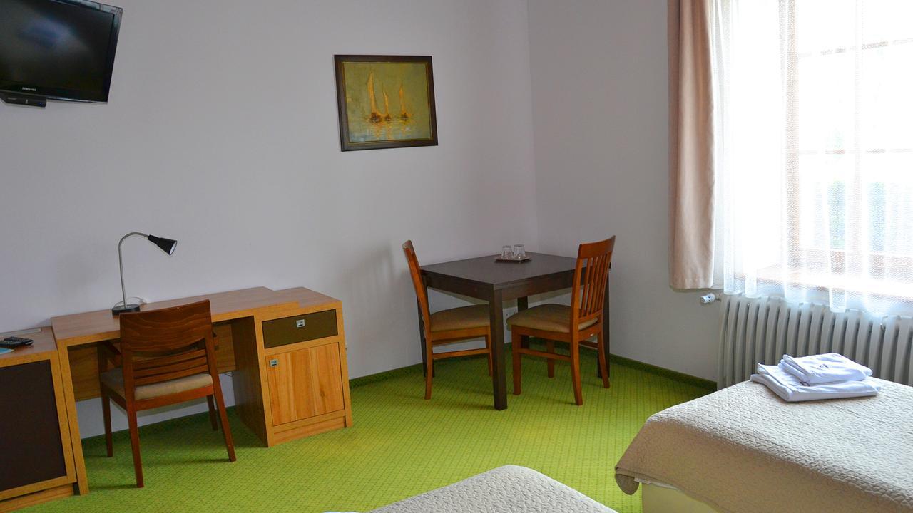 Tawerna Kaper Hotel Iława Kültér fotó