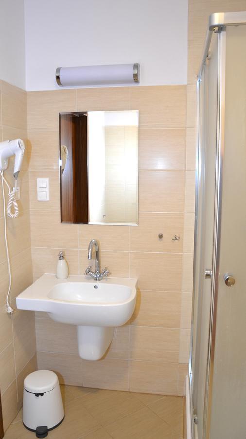 Tawerna Kaper Hotel Iława Kültér fotó