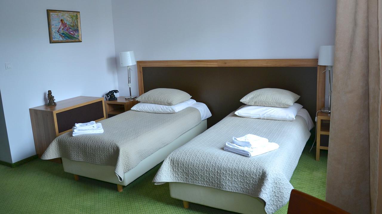 Tawerna Kaper Hotel Iława Kültér fotó