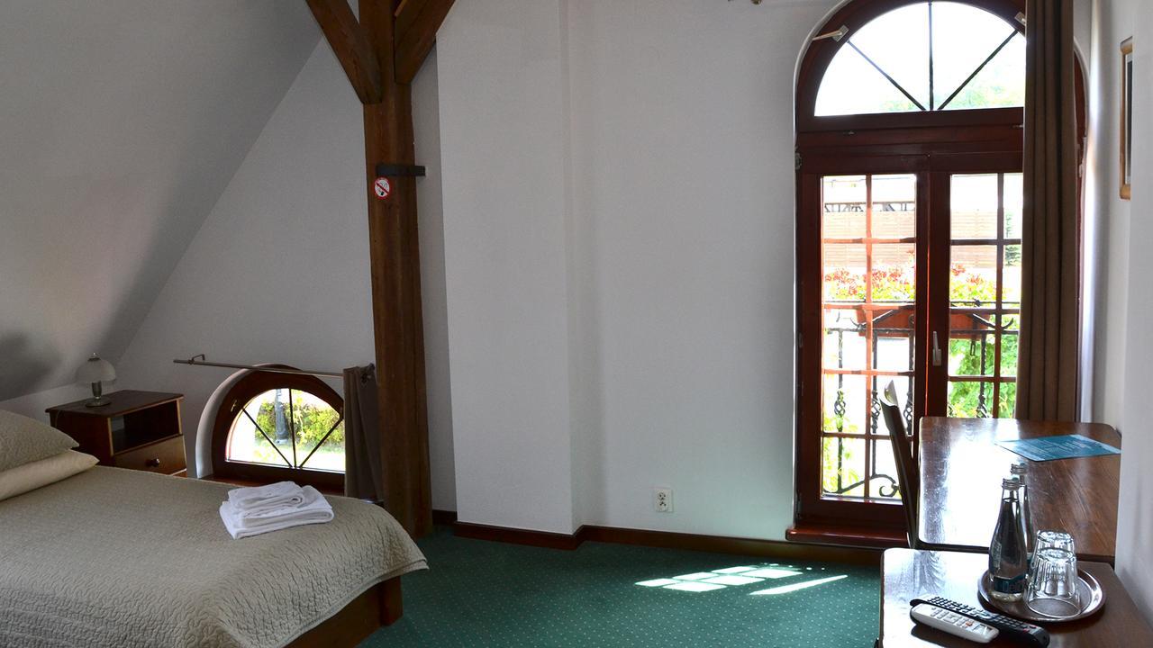 Tawerna Kaper Hotel Iława Kültér fotó