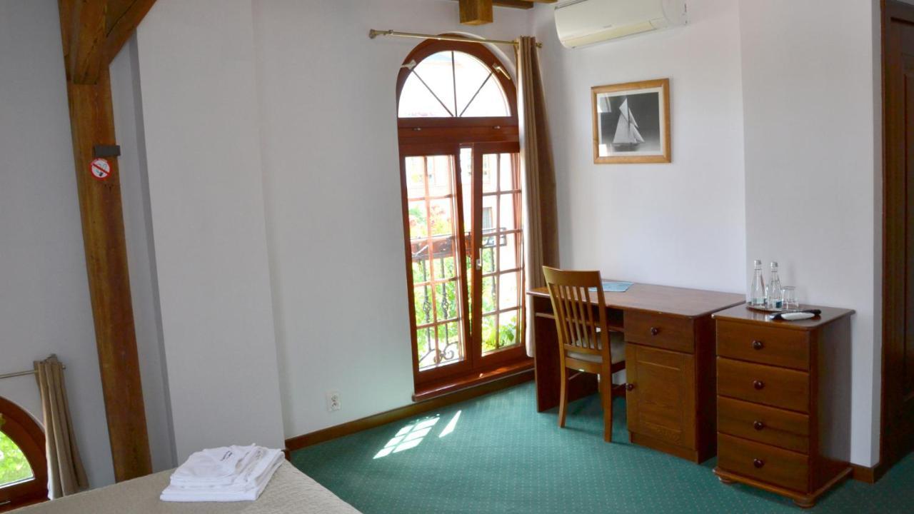 Tawerna Kaper Hotel Iława Kültér fotó